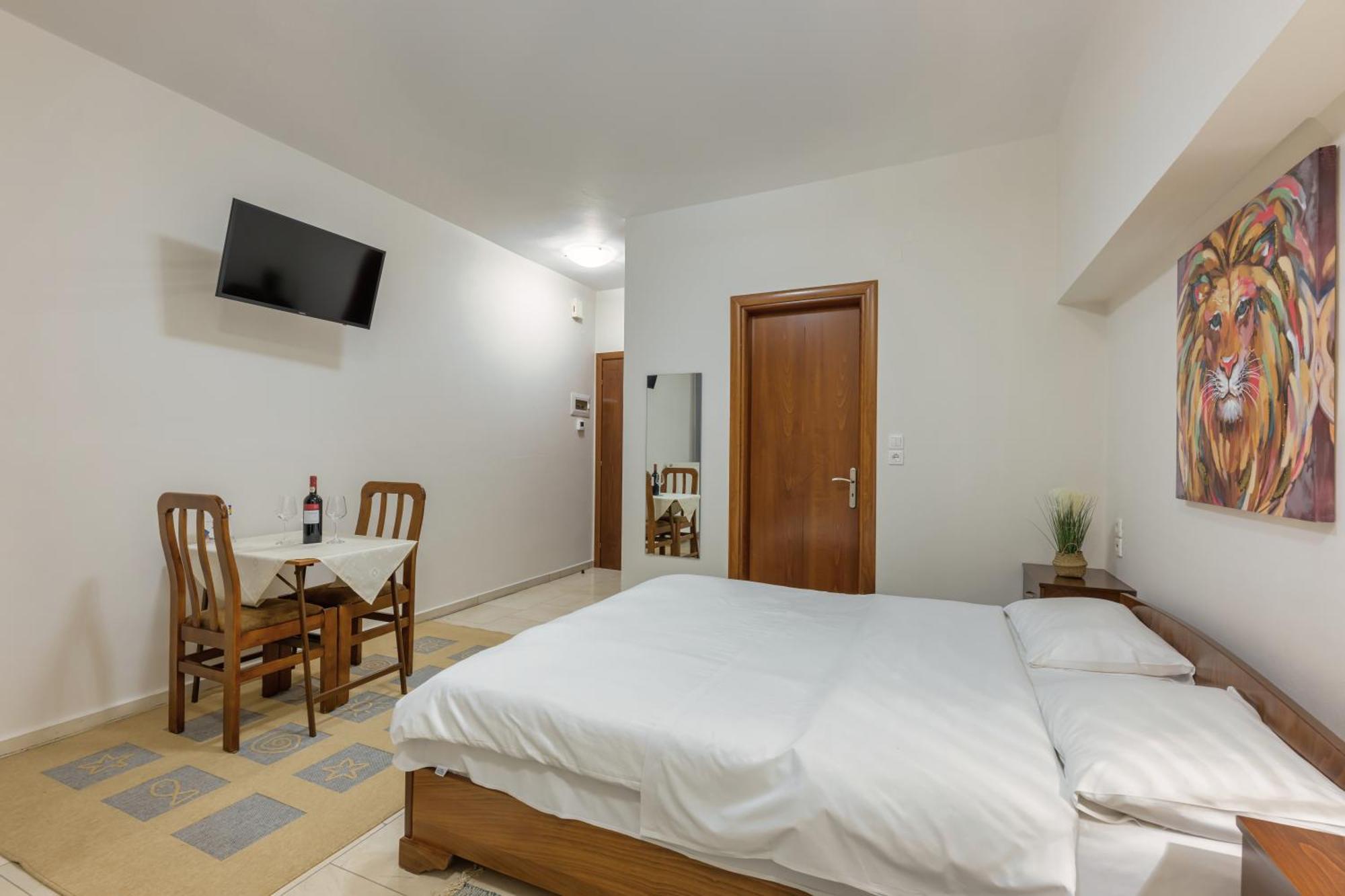 O Fotis Studios & Apartments Янина Экстерьер фото